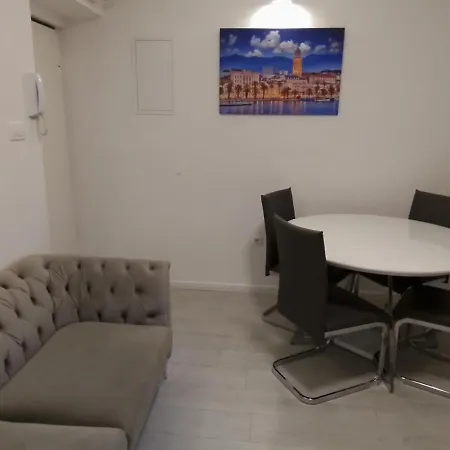Taula Apartment *